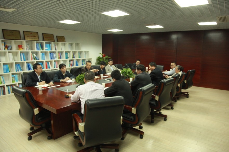 鎮(zhèn)江經(jīng)信委、開發(fā)區(qū)管委會(huì)一行到訪促進(jìn)中心