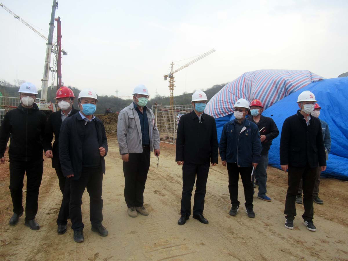 皖能環(huán)?？偨?jīng)理張為義到安徽電建一公司合肥龍泉山項目調(diào)研疫情防控和復工復產(chǎn)工作