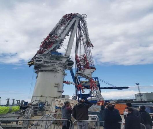 全球最大噸位風(fēng)電安裝船吊臂攔腰折斷，損失1億歐元