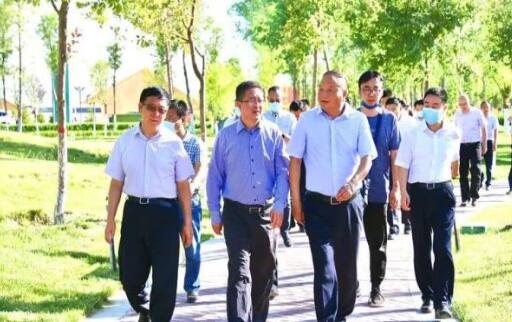 國(guó)家電投集團(tuán)黨組成員、副總經(jīng)理王樹東一行赴七師胡楊河市調(diào)研