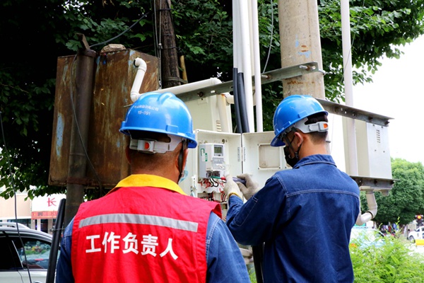 國網(wǎng)伊犁供電公司：嚴抓“小”現(xiàn)場，推進“大”安全