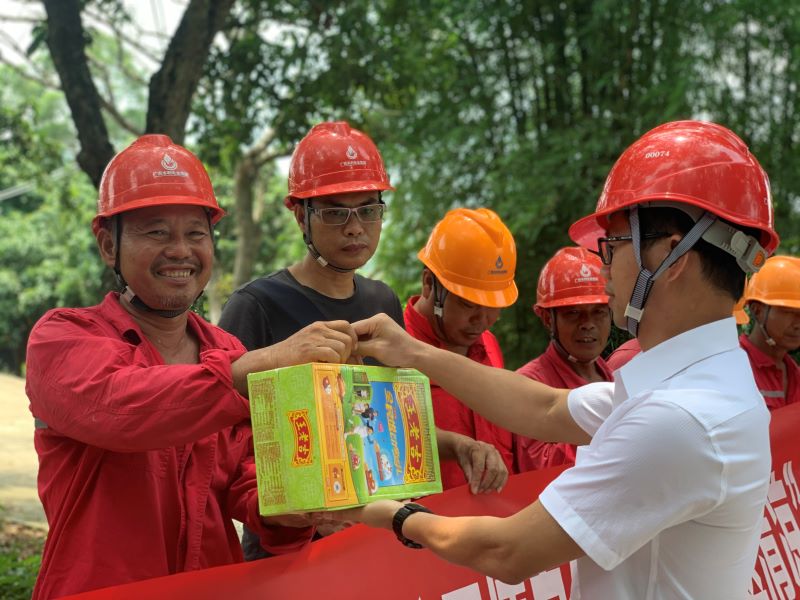 南方電網(wǎng)廣西新電力集團(tuán)博白供電局夏送清涼鼓干勁，情系一線保供電