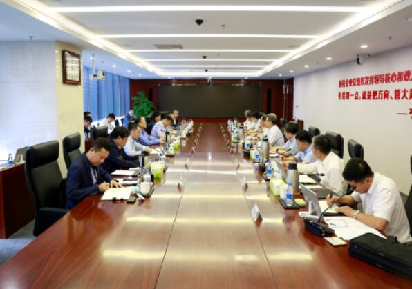 錢智民會(huì)見鞍鋼集團(tuán)董事長、黨委書記譚成旭