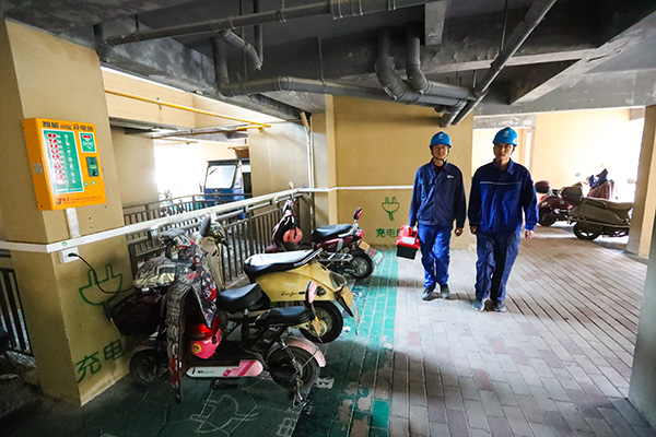 “小電驢”充電更安全了！寧?？h24393個充電接口完成升級改造