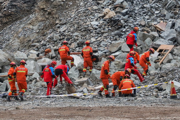 爭(zhēng)分奪秒 搶險(xiǎn)救援！浙江寧波開(kāi)展三級(jí)聯(lián)動(dòng)地震和地質(zhì)災(zāi)害應(yīng)急救援演練