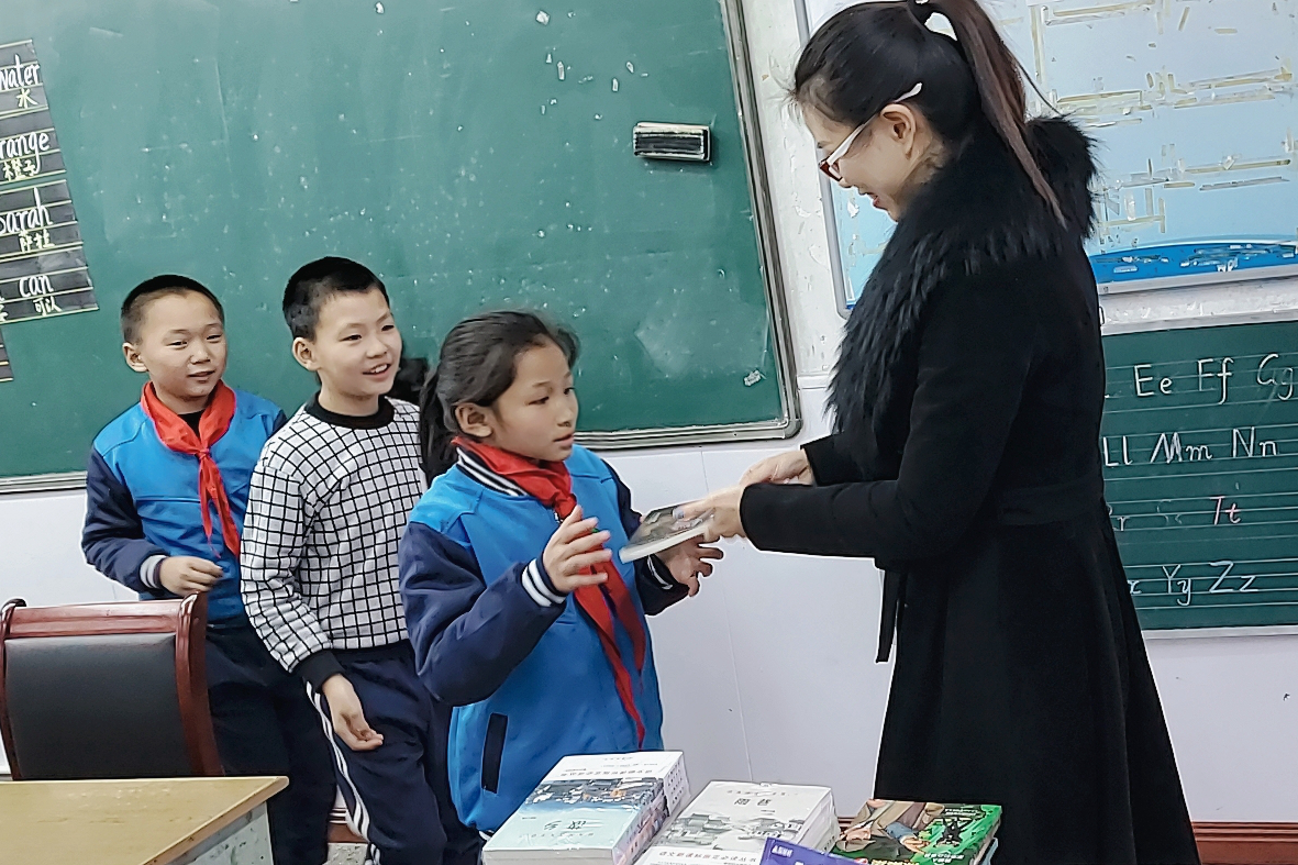 國網(wǎng)余姚市供電公司：贈書于希望，給寒冬添一份溫情