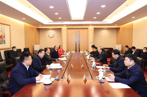 國家電網(wǎng)公司總經(jīng)理、黨組副書記辛保安與西安交通大學(xué)黨委書記盧建軍會談