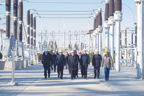 內(nèi)蒙古電力集團(tuán)公司董事長、黨委書記賈振國深入阿拉善電業(yè)局調(diào)研