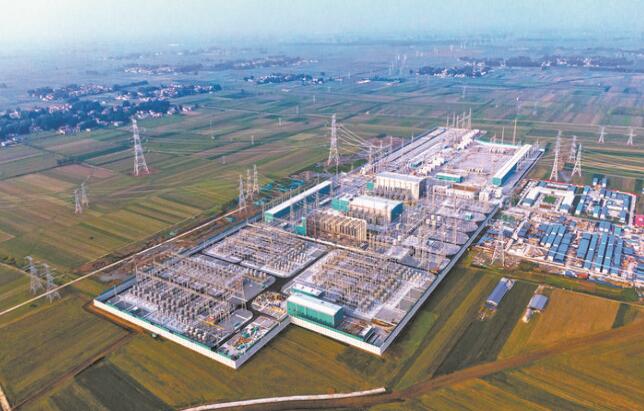 世界首個(gè)新能源遠(yuǎn)距離輸送大通道青?！幽咸馗邏褐绷鞴こ倘娼ǔ赏哆\(yùn)