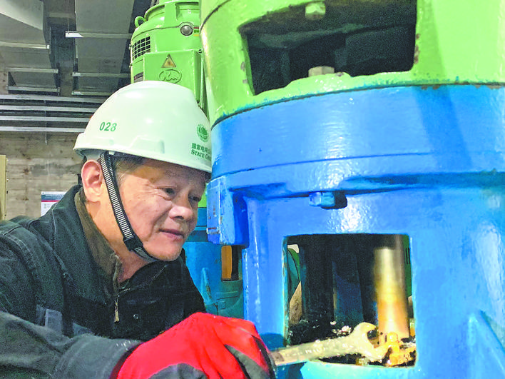 【國(guó)家電網(wǎng)公司特等勞?！縿?虹