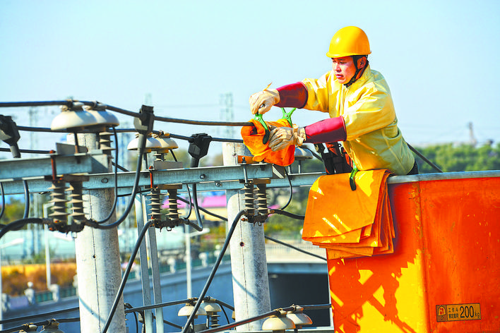 【國(guó)家電網(wǎng)公司特等勞?！坷钫伎? width=