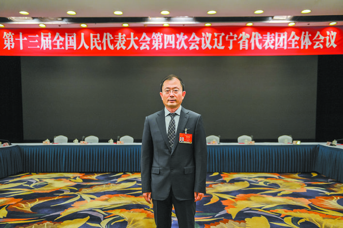 國(guó)人大代表 國(guó)網(wǎng)遼寧省電力有限公司董事長(zhǎng)、黨委書(shū)記石玉東：加強(qiáng)能源互濟(jì) 促進(jìn)能源互聯(lián)網(wǎng)發(fā)展