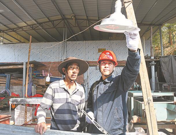 李德青：村民用電滿意，我心里才踏實