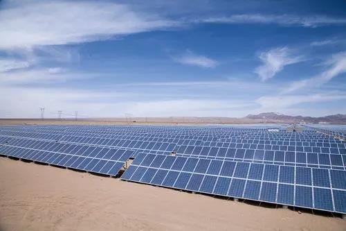 硅料“滾燙”，光伏“內(nèi)耗”，誰在助推價格暴漲？