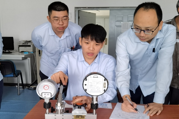 國(guó)能(福州)熱電有限公司開展壓力表校驗(yàn)技能比武展風(fēng)采