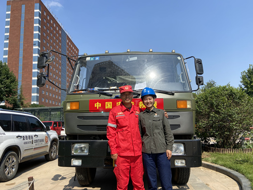 上陣夫妻檔，十天才回家