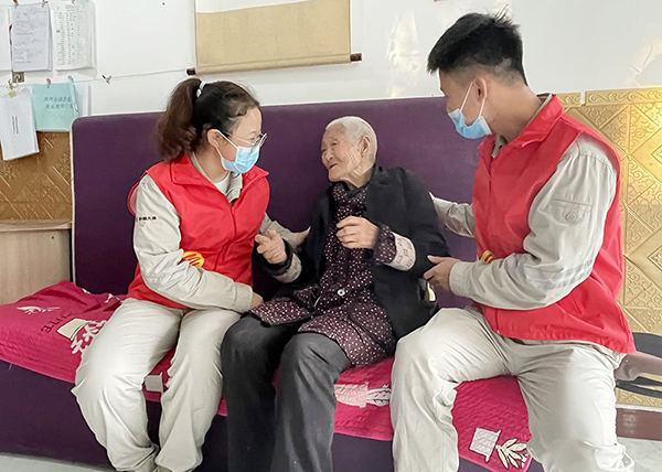 大唐臨汾熱電公司開(kāi)展“人間重晚情，愛(ài)助夕陽(yáng)紅”志愿服務(wù)活動(dòng)