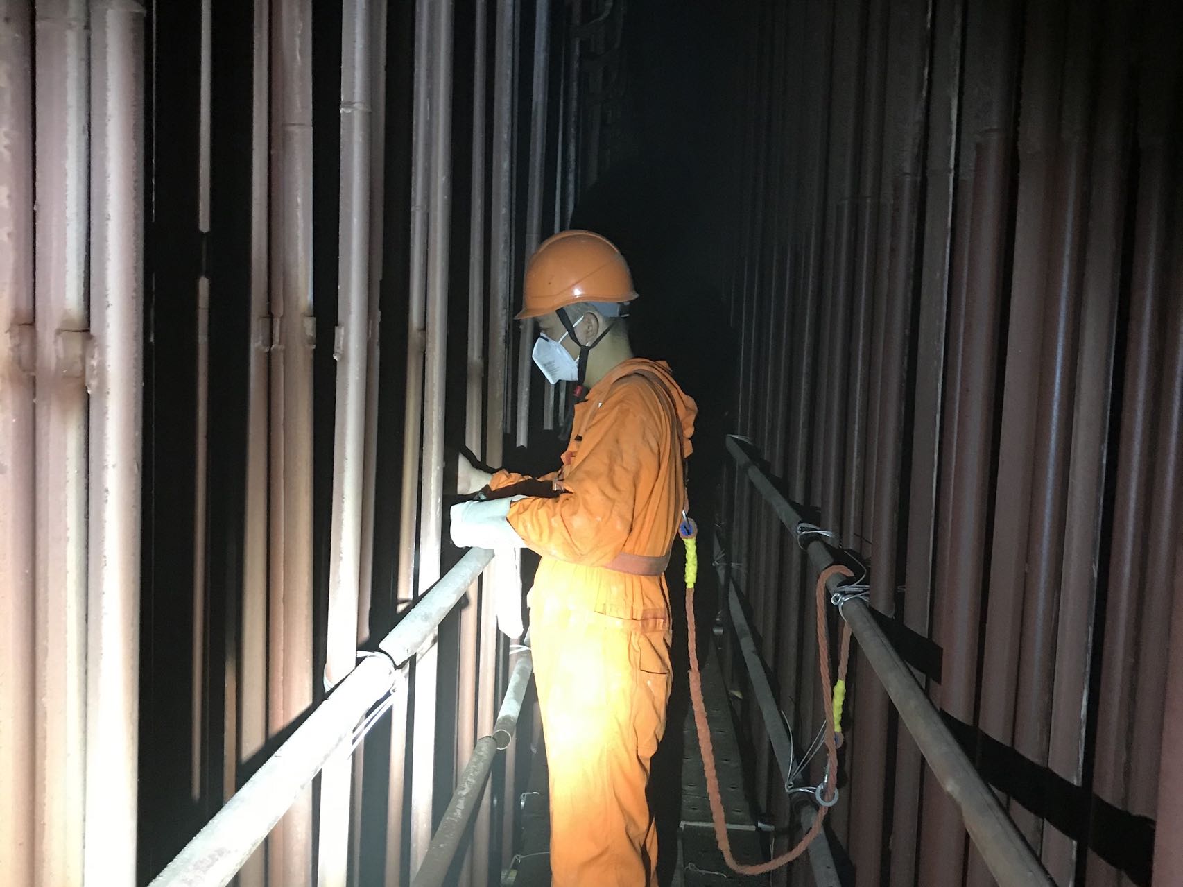 國能(泉州)熱電有限公司完成爐膛清焦驗收工作提升檢修精細化管理