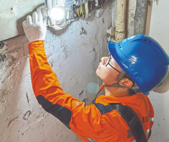 有一分熱，發(fā)一分光——“四川好人”瀘州供電公司員工李鳳麟的志愿服務(wù)故事