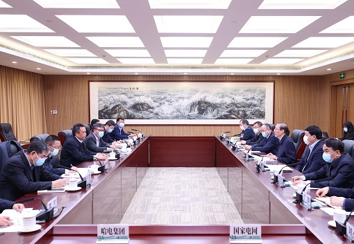 辛保安、張智剛與哈電集團(tuán)董事長(zhǎng)曹志安、總經(jīng)理吳偉章會(huì)談