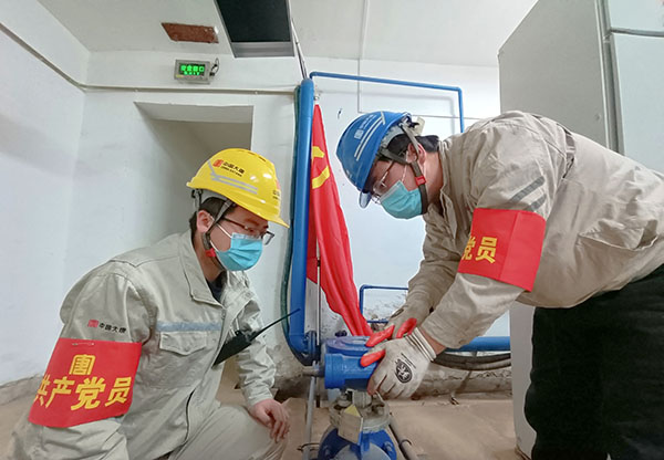 大唐海勃灣水利樞紐公司:黨旗高高飄揚在抗疫保電第一線