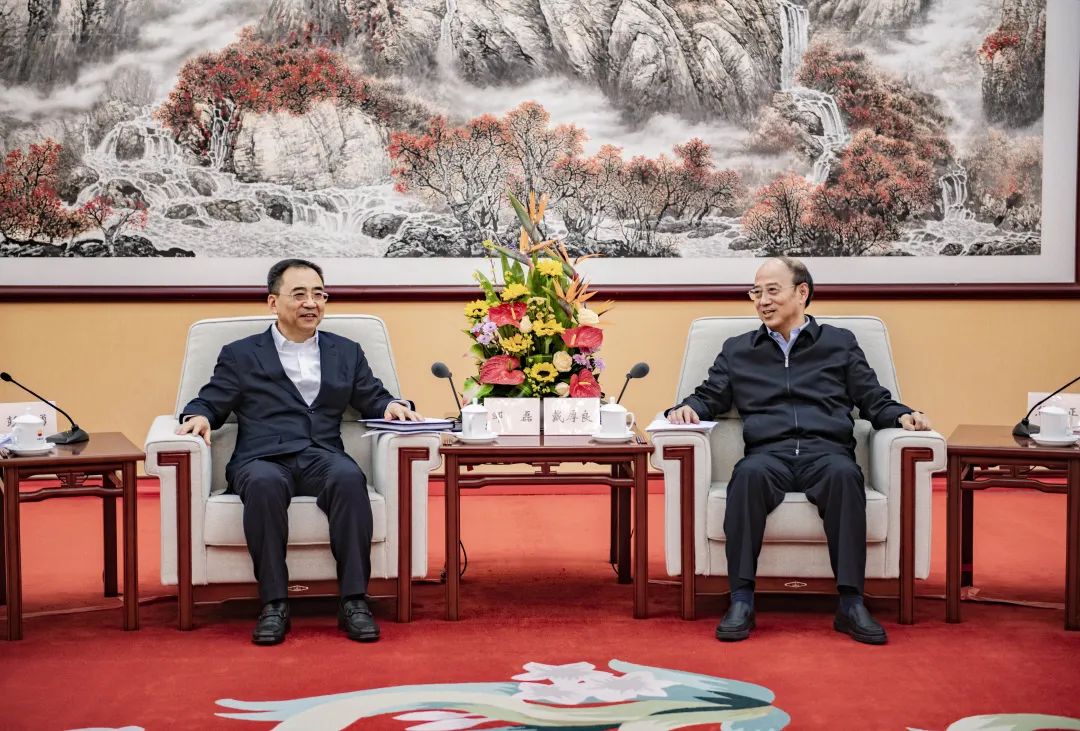 鄒磊拜會中國石油集團黨組書記、董事長戴厚良