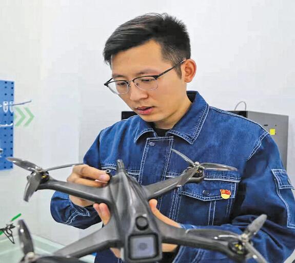 國(guó)網(wǎng)工匠呂偉釗:成長(zhǎng)在運(yùn)維一線的 “90后”技術(shù)能手