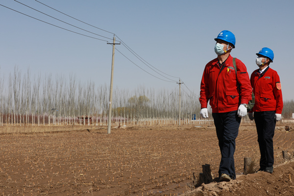 烏海市千里山供電分公司：保電巡線備耕忙，不誤農(nóng)時不負(fù)春