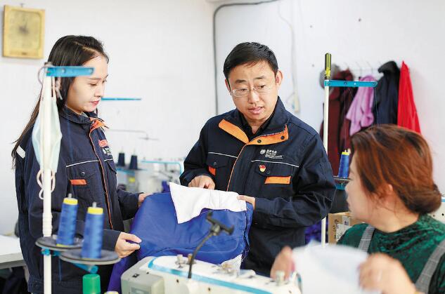 駐村第一書記李彧:侯家?guī)X村民把他當(dāng)親人