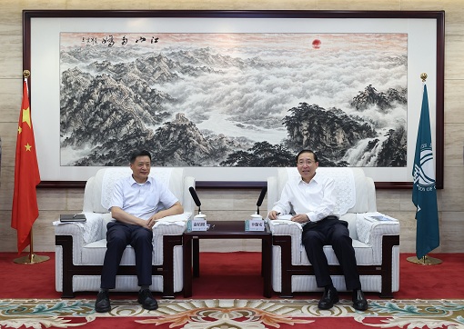 國(guó)家電網(wǎng)有限公司董事長(zhǎng)、黨組書記辛保安與東方電氣集團(tuán)董事長(zhǎng)俞培根會(huì)談