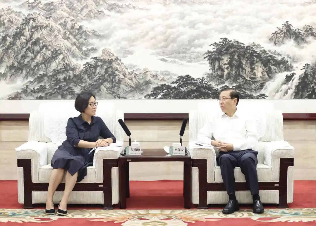 國家電網(wǎng)董事長、黨組書記辛保安與江西省委副書記、贛州市委書記吳忠瓊會談