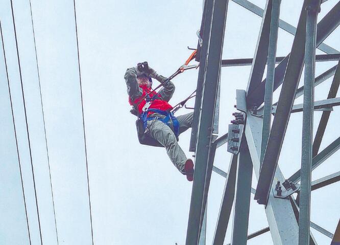 國網(wǎng)湖北電力(電靚屋脊)共產(chǎn)黨員服務(wù)隊:全過程全方位服務(wù) 保障高鐵用電需求