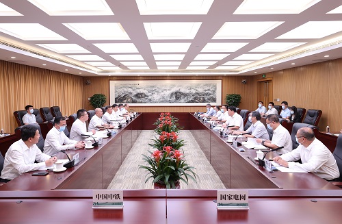 國(guó)家電網(wǎng)公司總經(jīng)理、黨組副書記張智剛與中國(guó)中鐵董事長(zhǎng)陳云會(huì)談