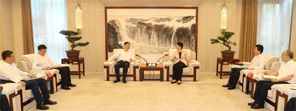 溫樞剛拜會四川省委常委、成都市委書記施小琳