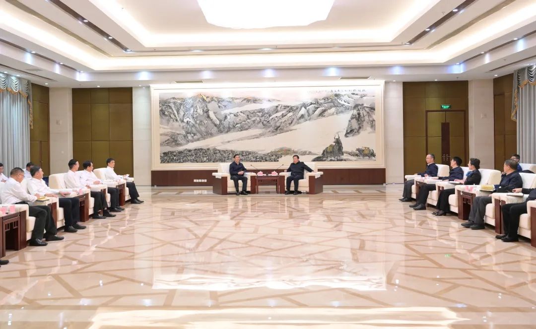 國家電網公司董事長、黨組書辛保安與四川省委書記王曉暉會談