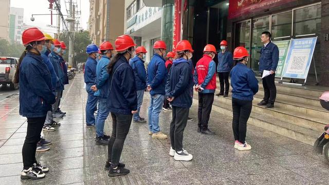 國網(wǎng)隆回縣供電公司開展反竊查違專項(xiàng)行動