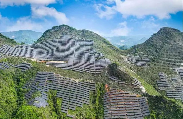 全國首例！吉電股份“大容量、高坡度”集中式山地光伏項目并網(wǎng)