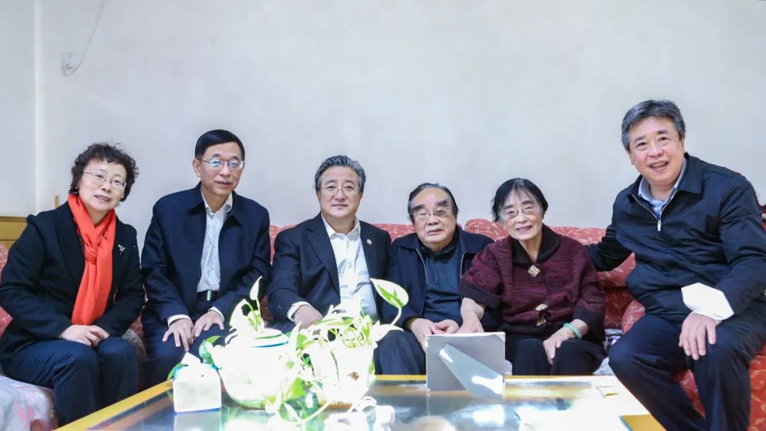 余劍鋒春節(jié)前夕看望慰問(wèn)核工業(yè)老領(lǐng)導(dǎo)蔣心雄、陳肇博