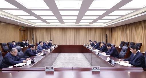 國(guó)家電網(wǎng)董事長(zhǎng)、黨組書記辛保安與哈電集團(tuán)董事長(zhǎng)、黨委書記曹志安會(huì)談