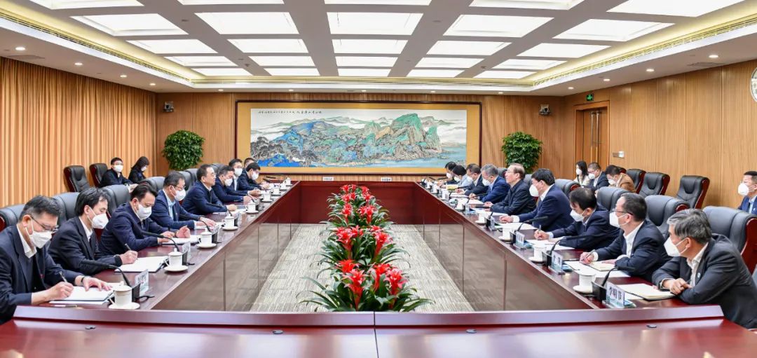 國家電網(wǎng)董事長辛保安、總經(jīng)理張智剛與大唐董事長鄒磊、總經(jīng)理劉明勝會談