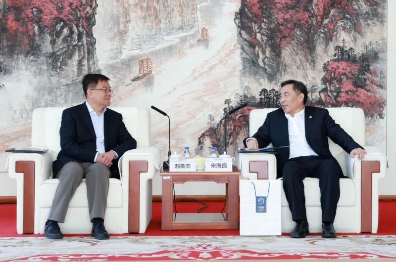 中國能建黨委書記、董事長宋海良孫洪水與中電聯(lián)秘書長郝英杰座談