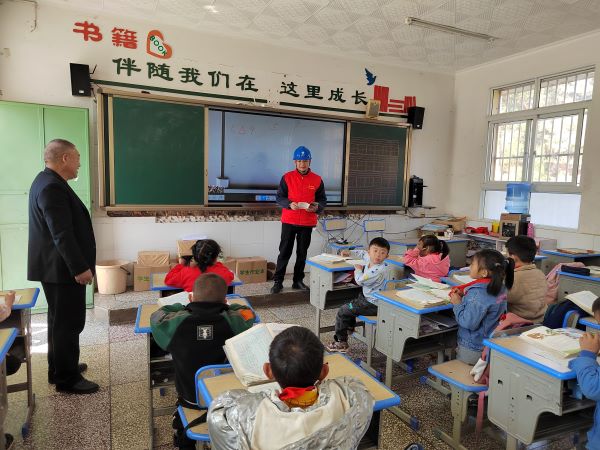 國(guó)網(wǎng)會(huì)理市供電公司:電力服務(wù)進(jìn)校園?暖心護(hù)航開(kāi)學(xué)季