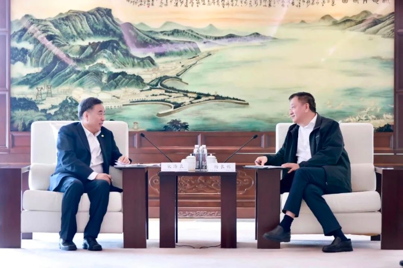 中國能建黨委書記、董事長宋海良與中國廣核集團(tuán)黨委書記、董事長楊長利會(huì)談