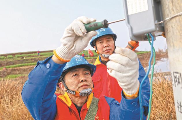 四川通江護航春灌用電，60支服務(wù)隊奔走田間