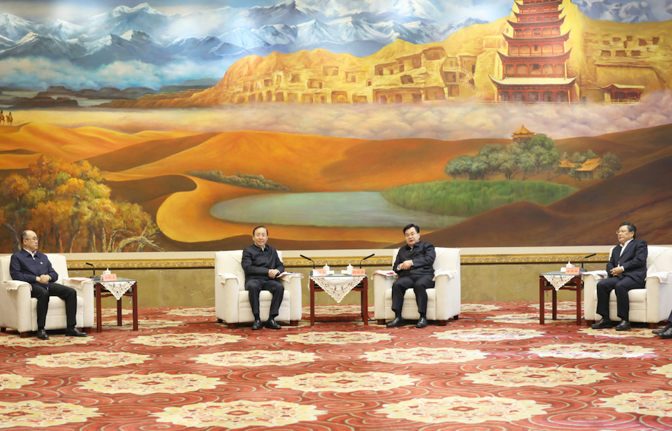 國(guó)家電網(wǎng)公司董事長(zhǎng)、黨組書(shū)記辛保安與甘肅省委書(shū)記胡昌升、省長(zhǎng)任振鶴會(huì)談