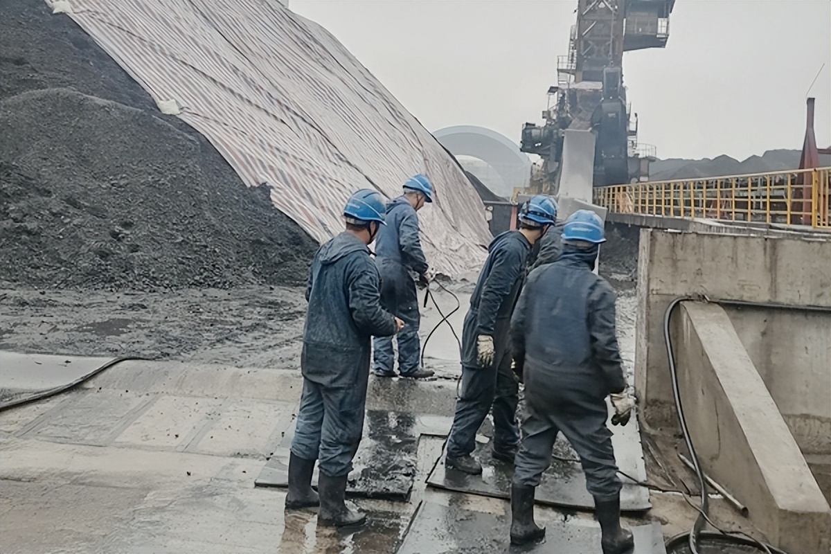 陜煤石電公司:72小時斗輪機搶修保衛(wèi)戰(zhàn)