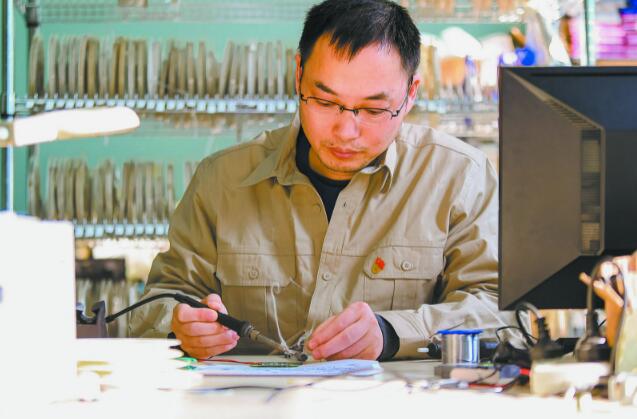 國網(wǎng)工匠李澄:立足崗位專心專注 創(chuàng)新攻關(guān)項目難題