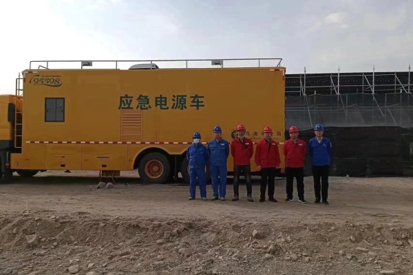 烏海市千里山供電公司：保電路上，我們一直在