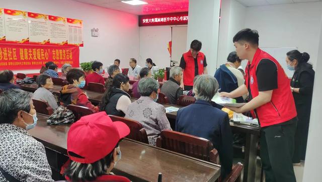 黎明社區(qū)·“愛(ài)心義診進(jìn)社區(qū)，健康關(guān)愛(ài)暖民心”黨建聯(lián)盟志愿活動(dòng)