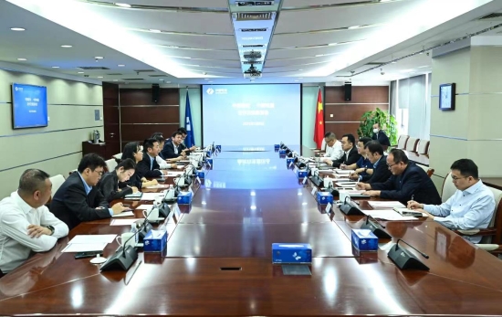 中國電建黨委常委、副總經(jīng)理劉源與中國建材股份副總裁王兵舉行會談